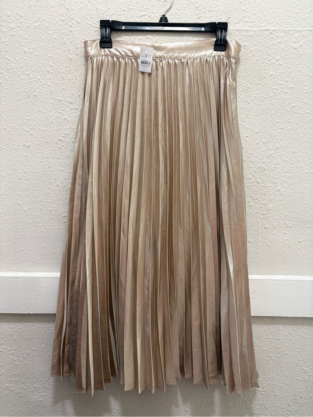 LOFT Pleated Champagne Gold Skirt NWT 4